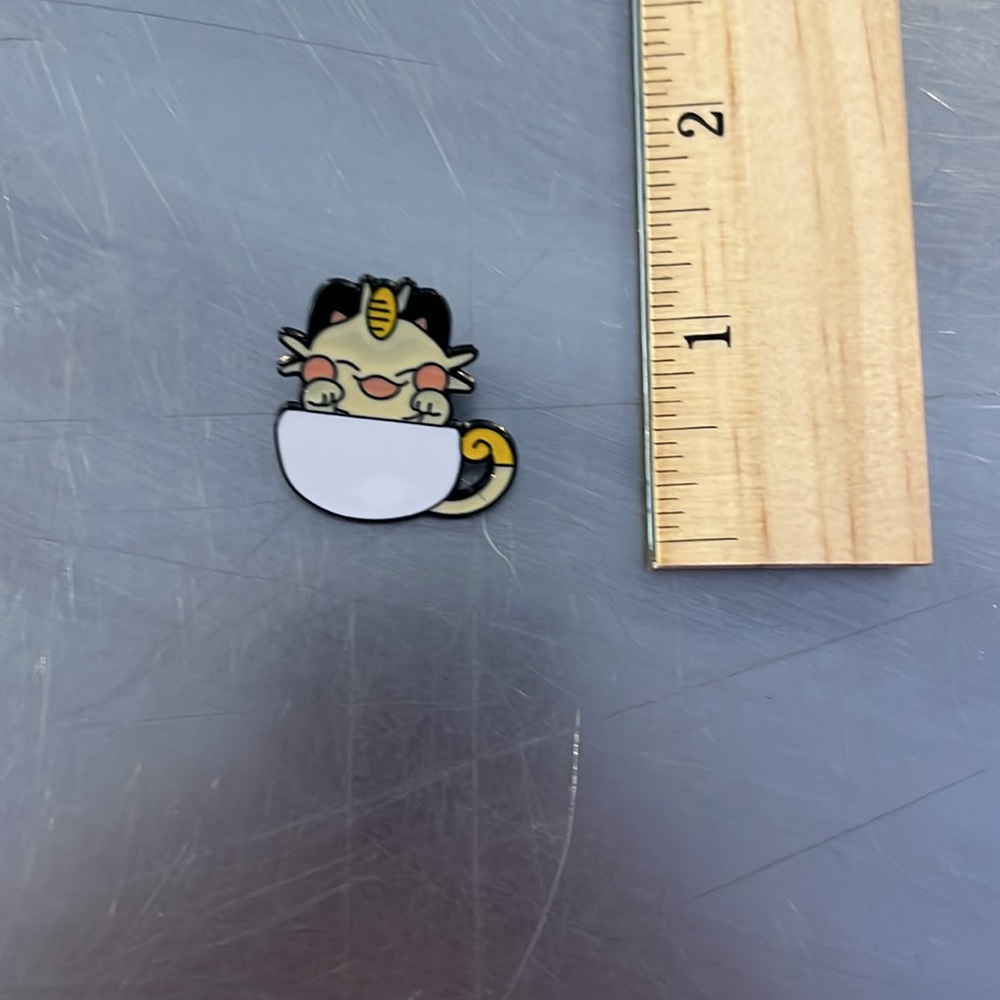 Pokémon Meowth Pin - Picture 2 of 3